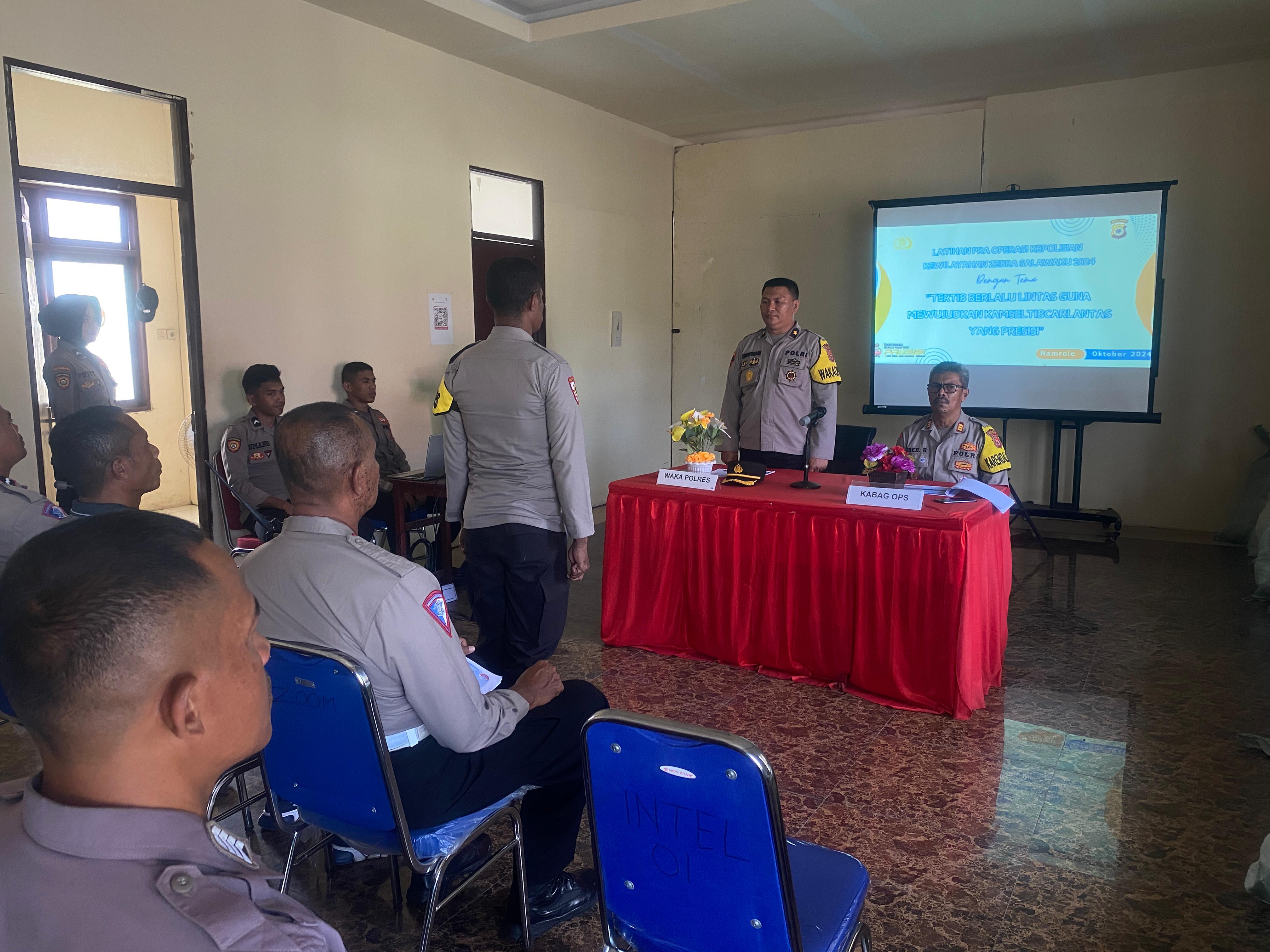 Polres Buru Selatan melaksanakan Latihan Pra Operasi Kepolisian dengan Sandi Operasi Zebra Salawaku 2024 bertempat di Aula Gedung B Polres Buru Selatan. Sabtu (12/10/2024)