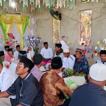 Bhabinkamtibmas Negeri Assilulu Hadiri Khatam Al-Quran di Dusun Kasawari