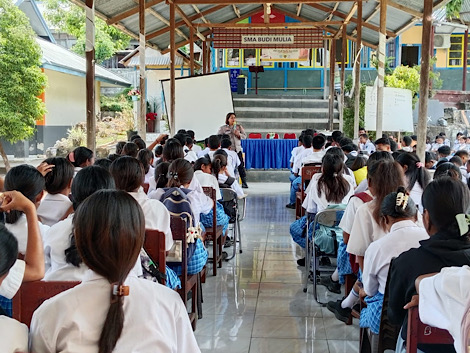 Datangi Sekolah, Sat Binmas Polres Kepulauan Tanimbar sosialisasikan penerimaan Anggota Polri