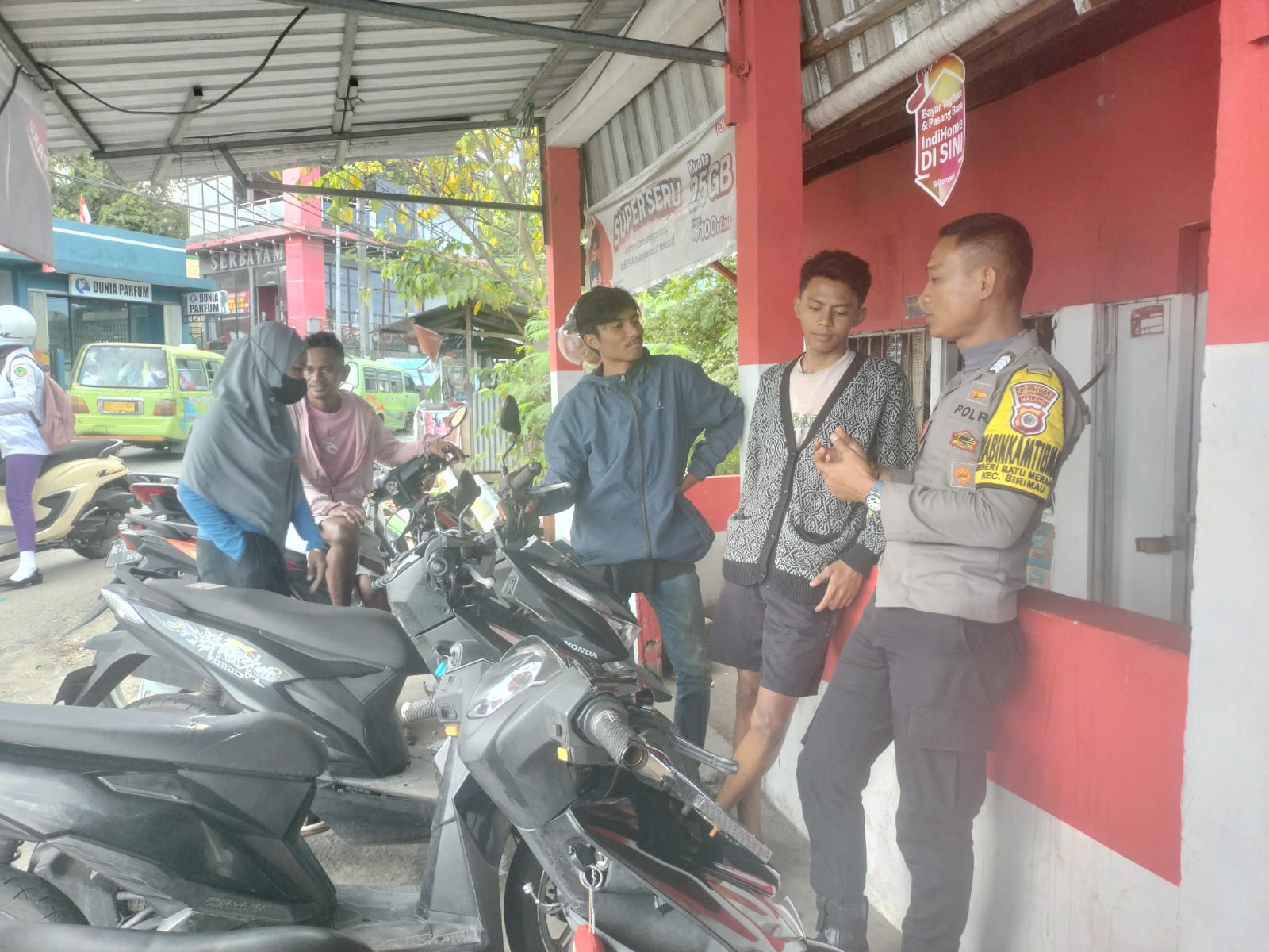 Bhabinkamtibmas Batu Merah II Laksanakan Sambang dan Himbauan Kamtibmas