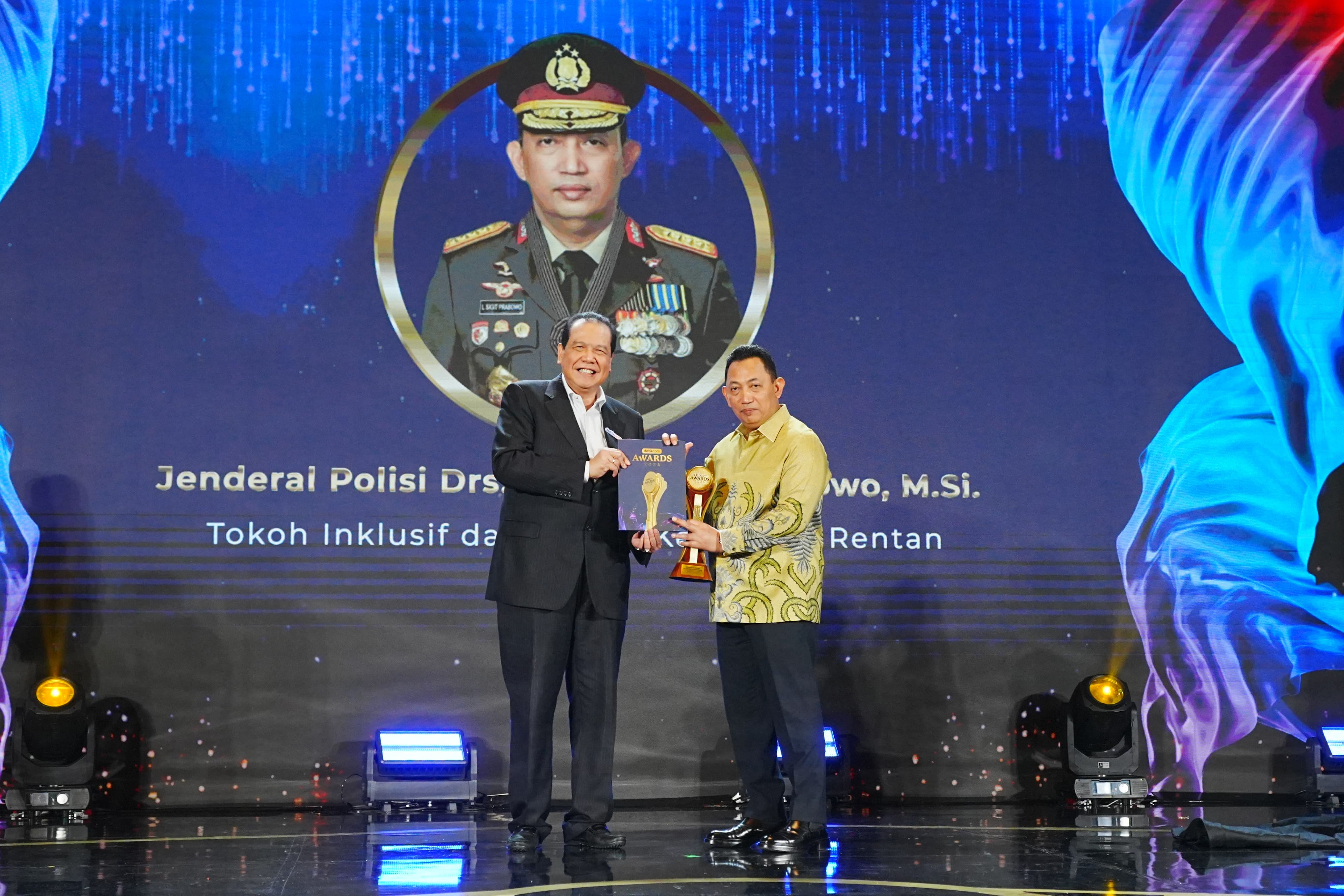 Kapolri Jenderal Polisi Drs. Listyo Sigit Prabowo mendapat penghargaan sebagai tokoh inklusi dan peduli terhadap kelompok rentan.