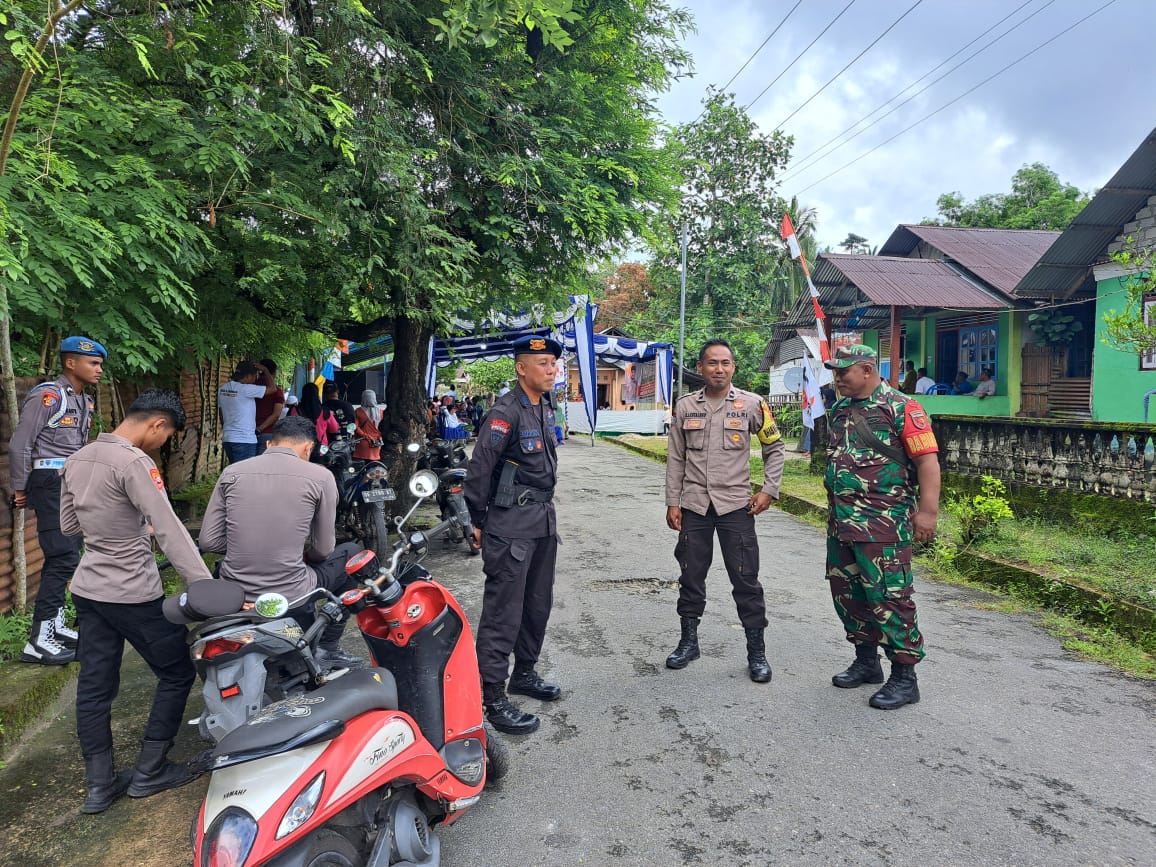 Bhabinkamtibmas Monitoring kegiatan Sunatan Massal di Dusun Nama’a, Negeri Pelauw