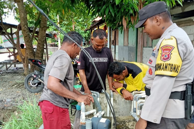 Bhabinkamtibmas Desa Waefusi Laksanakan cooling system