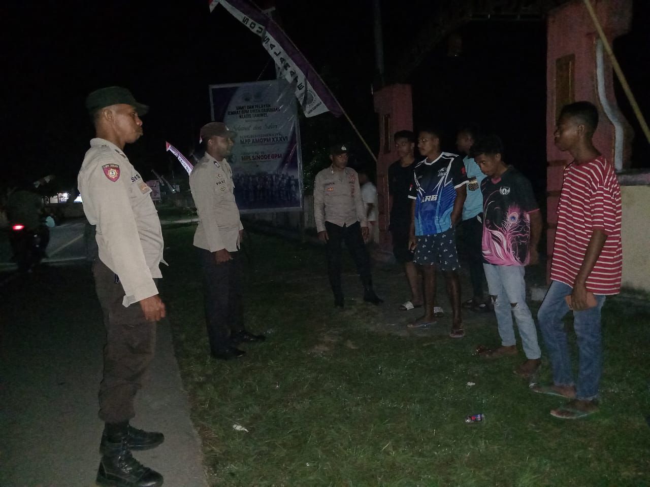 Polsek Taniwel Timur Tingkatkan Patroli Malam, Antisipasi Tindak Kejahatan Dan Gangguan Kamtibmas Di Malam Hari..