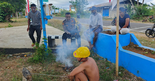 Cooling System terus ditingkatkan, Bhabinkamtibmas Sanglia Dol sambangi Warga