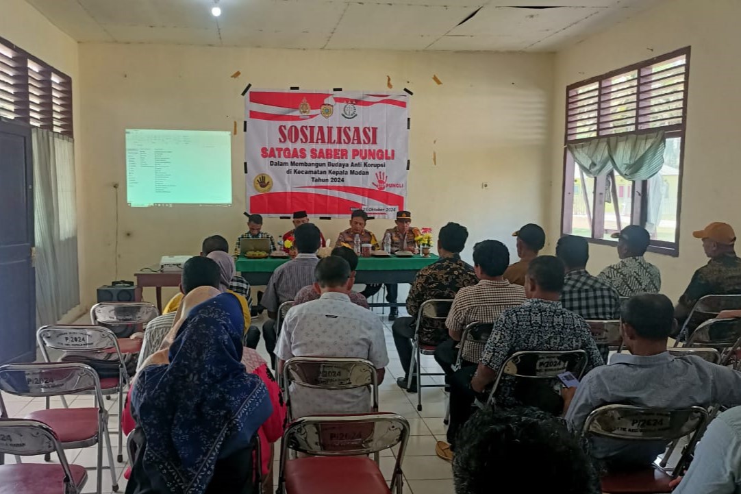 Laksanakan Sosialisasi Saber Pungli Sat Binmas Polres Buru Selatan menyisipkan Pesan Pemilu Damai