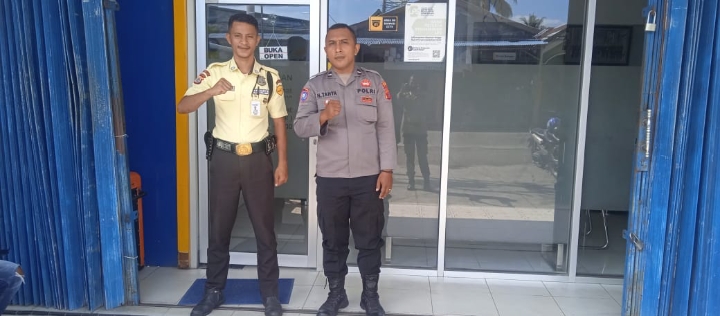 Laksanakan Giat Binkamsa Kanit Binmas sambangi Satpam Kantor Bank Mandiri