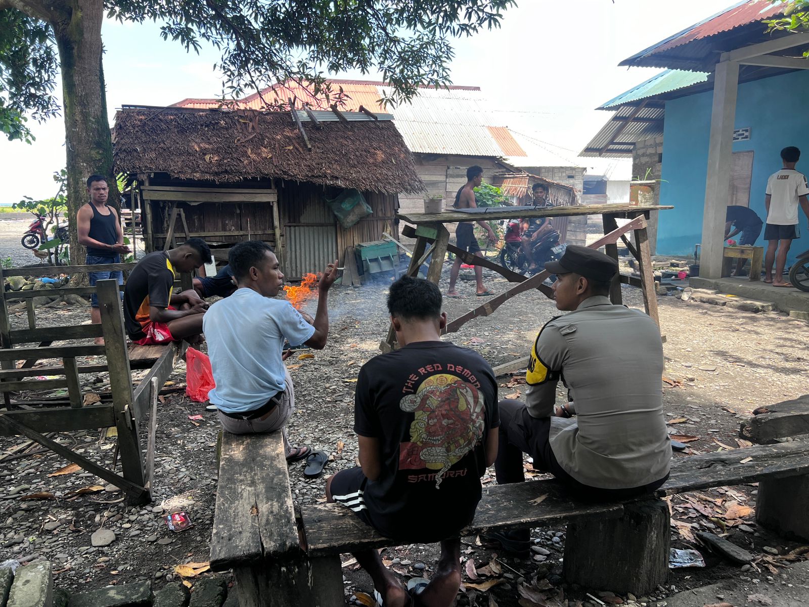 Cooling System Bhabinkamtibmas Polsek Namrole  Dalam Rangka Menjaga Stabilitas keamanan Dan Menciptakan suasana kondusif Menjelang Pilkada Serentak 2024 Di Kabupaten Buru Selatan.