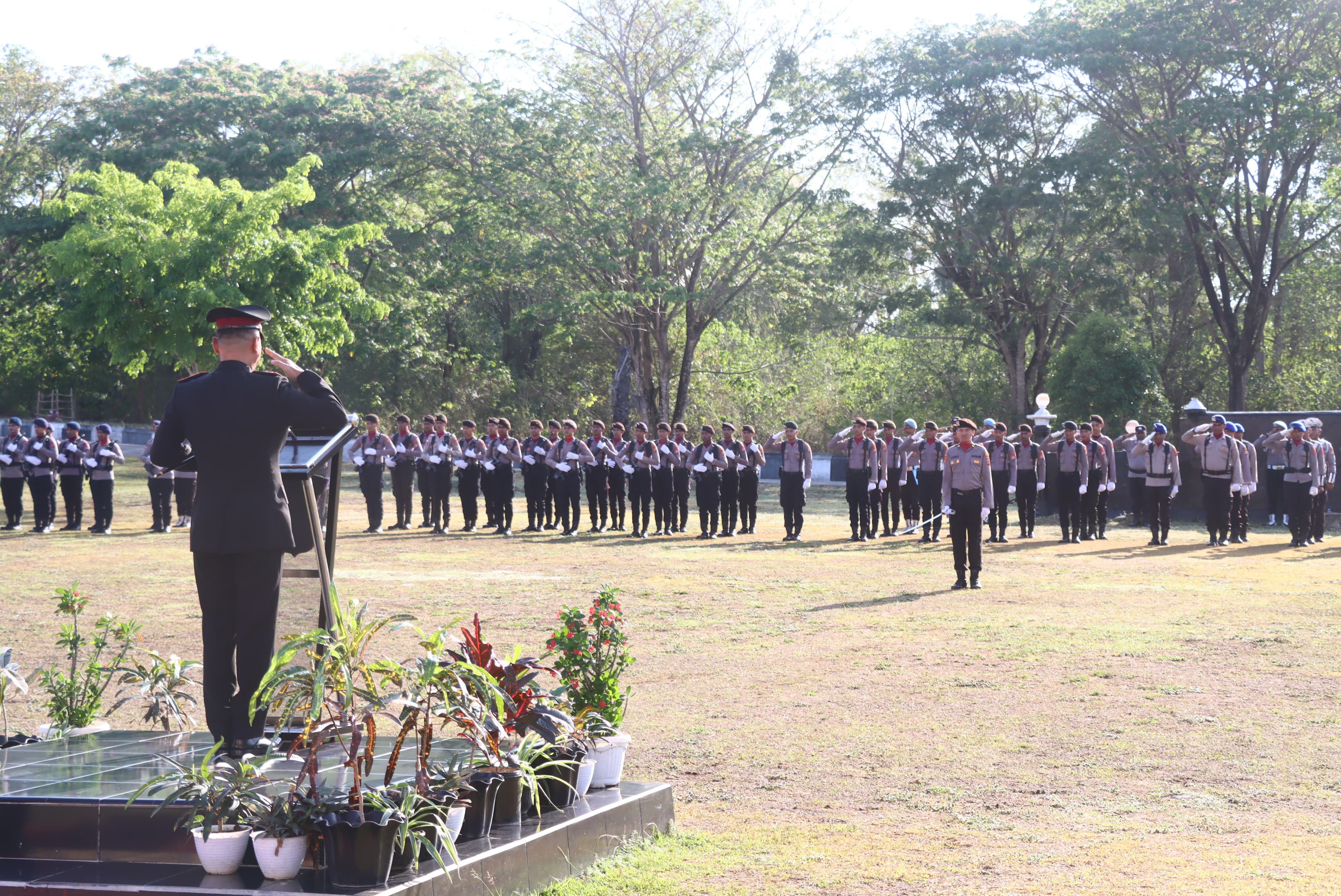 Kapolres Maluku Barat Daya Pimpin Upacara Peringatan Hari Sumpah Pemuda Ke-96 Tahun 2024
