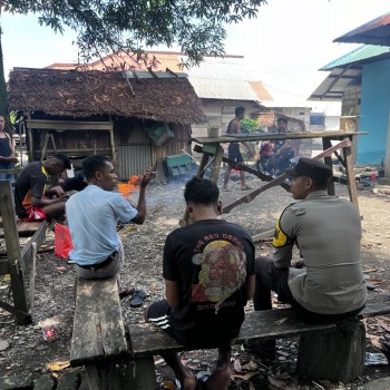 Cooling System Bhabinkamtibmas Polsek Namrole  Dalam Rangka Menjaga Stabilitas keamanan Dan Menciptakan suasana kondusif Menjelang Pilkada Serentak 2024 Di Kabupaten Buru Selatan.