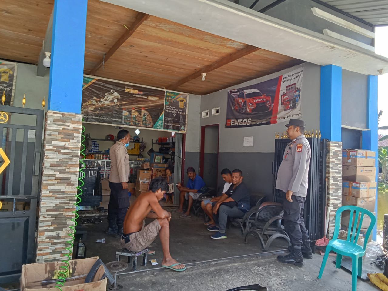 Polsek Waesala Gelar Patroli Siang Hari untuk Antisipasi Kriminalitas Dan Jaga Kondusifitas Jelang Pilkada.