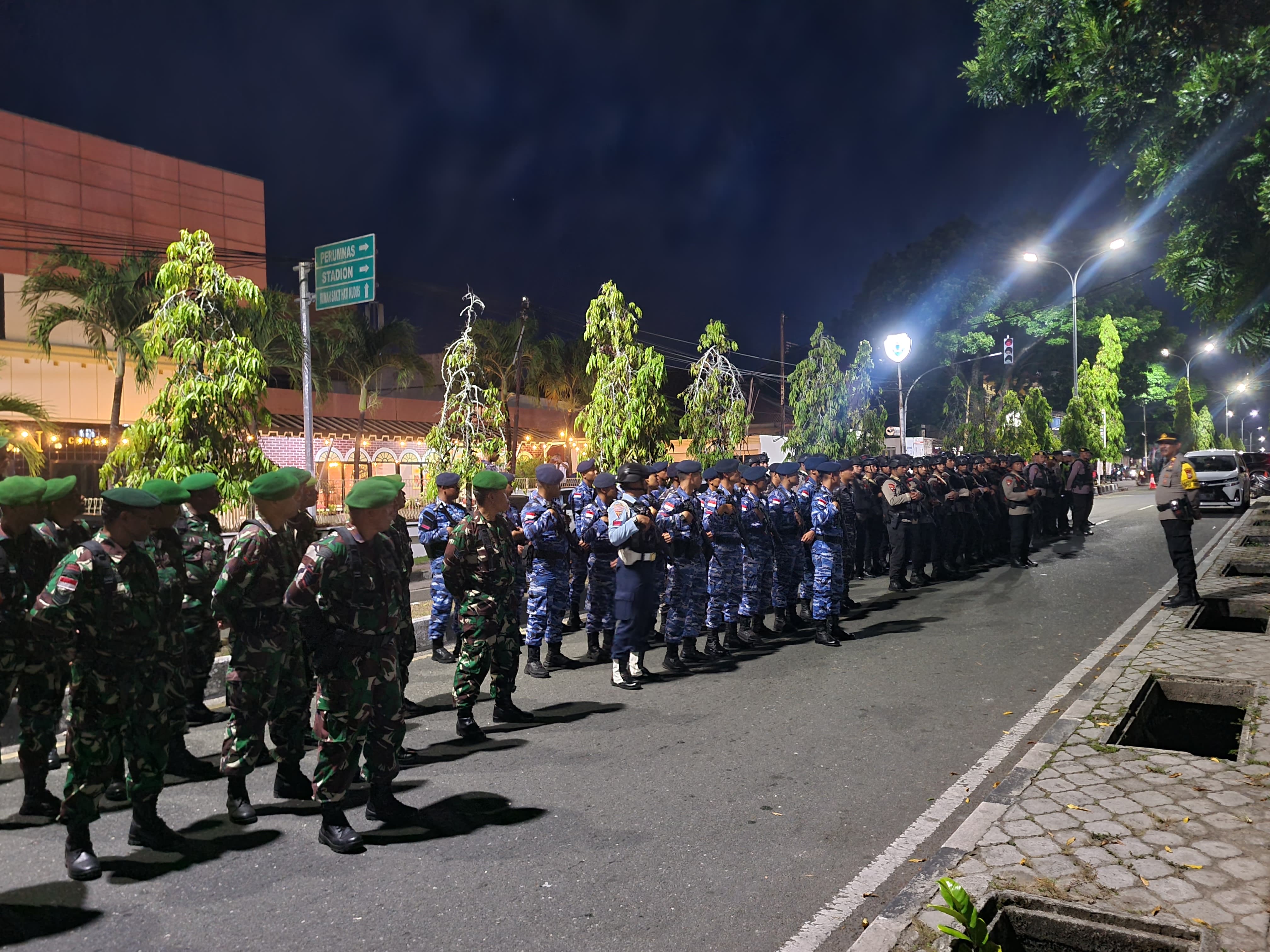 Polres Malra Dan Brimob Bersama TNI Amankan Debat Publik Pertama