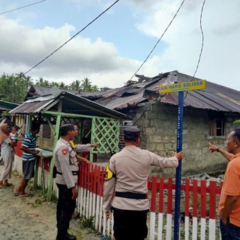 Polsek Namrole Tinjau Lokasi Terjadinya Bencana Angin Puting Beliung di Desa Waefusi Kec. Namrole