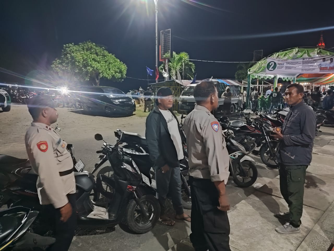 Amankan Kampanye Pilkada 2024, Personil Polres Buru Ajak Masyarakat Jaga Kamtibmas