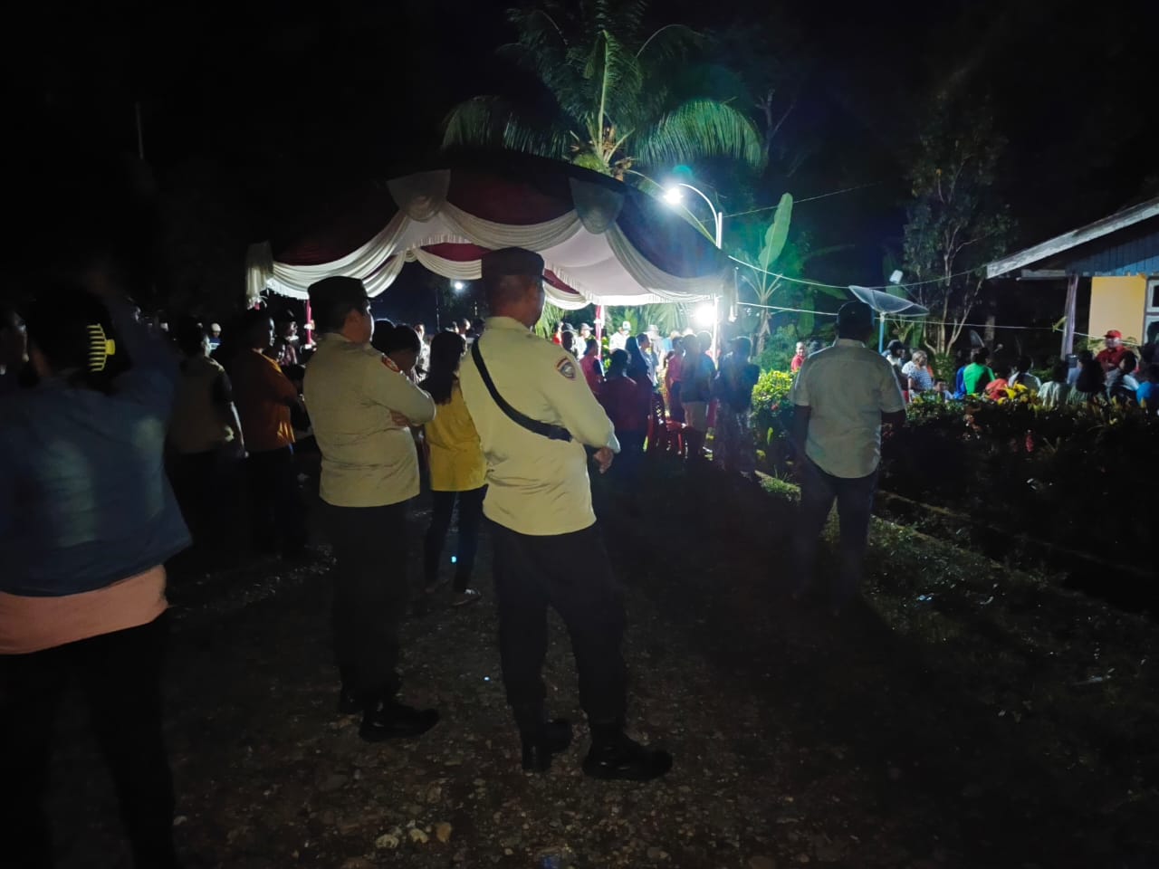 Polsek Waisarissa Hadir Amankan Kampanye Paslon Bupati Dan Wakil Bupati