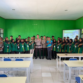 Bag SDM Polres Buru Selatan Melaksanakan Sosialisasi Penerimaan Bakomsus di SMK 6 Kec. Waesama Kab. Buru Selatan