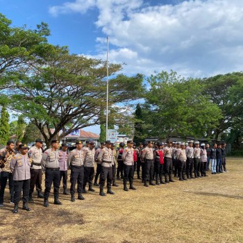 Polres SBT Turunkan Personelnya Amankan Debat Perdana Calon Bupati dan Wakil Bupati SBT di Pilkada 2024