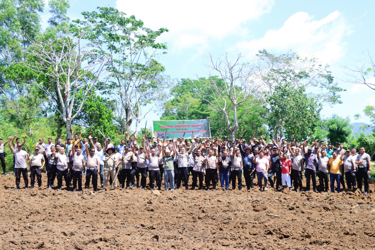 Dukung Program 100 Hari Kerja Presiden, Polresta Ambon LaksanakanPembuatan lahan pangan produktif