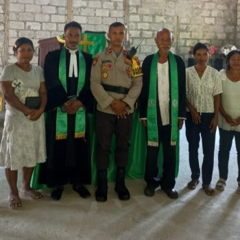 Cooling System Minggu Kasih Personil Sat Binmas Sambangi  Gereja Bebetah Ute Opo Jemaat GPM  Ratawano