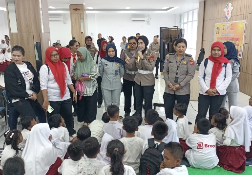 Jelang Hari Pahlawan Polwan Polda Maluku Gelar Pengenalan Profesi Polri kepada Siswa SD Negeri 31 Ambon