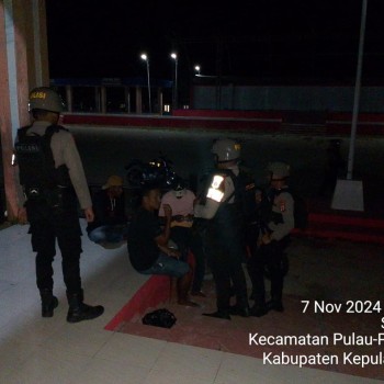 Laksanakan Patroli Malam Hari Satuan Samapta Ciptakan Situasi Kondusif Di Kota Dobo.