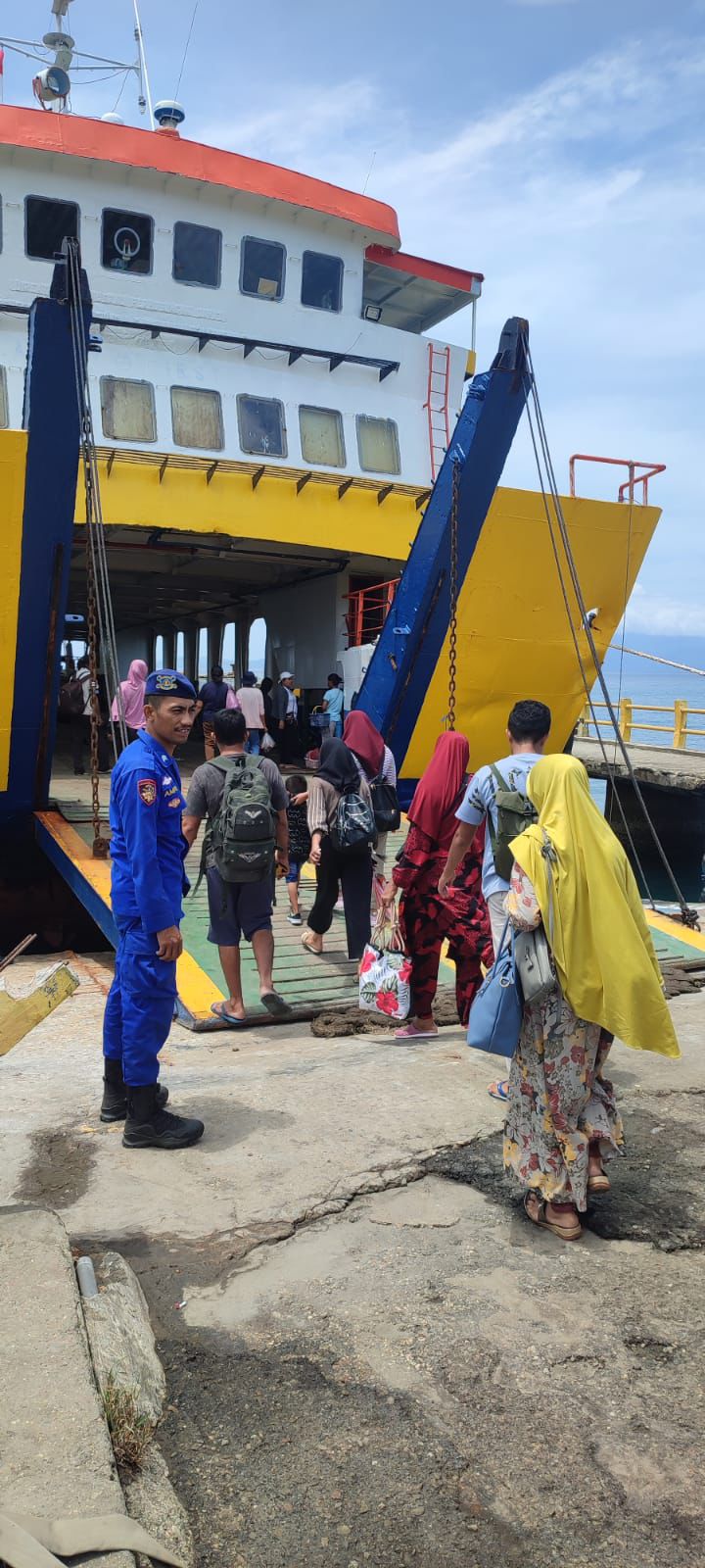 Sat Polair Polres Seram Bagian Barat Laksanakan Giat Patroli Di Areal Pelabuhan.