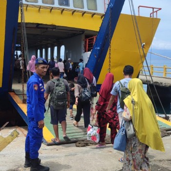 Sat Polair Polres Seram Bagian Barat Laksanakan Giat Patroli Di Areal Pelabuhan.