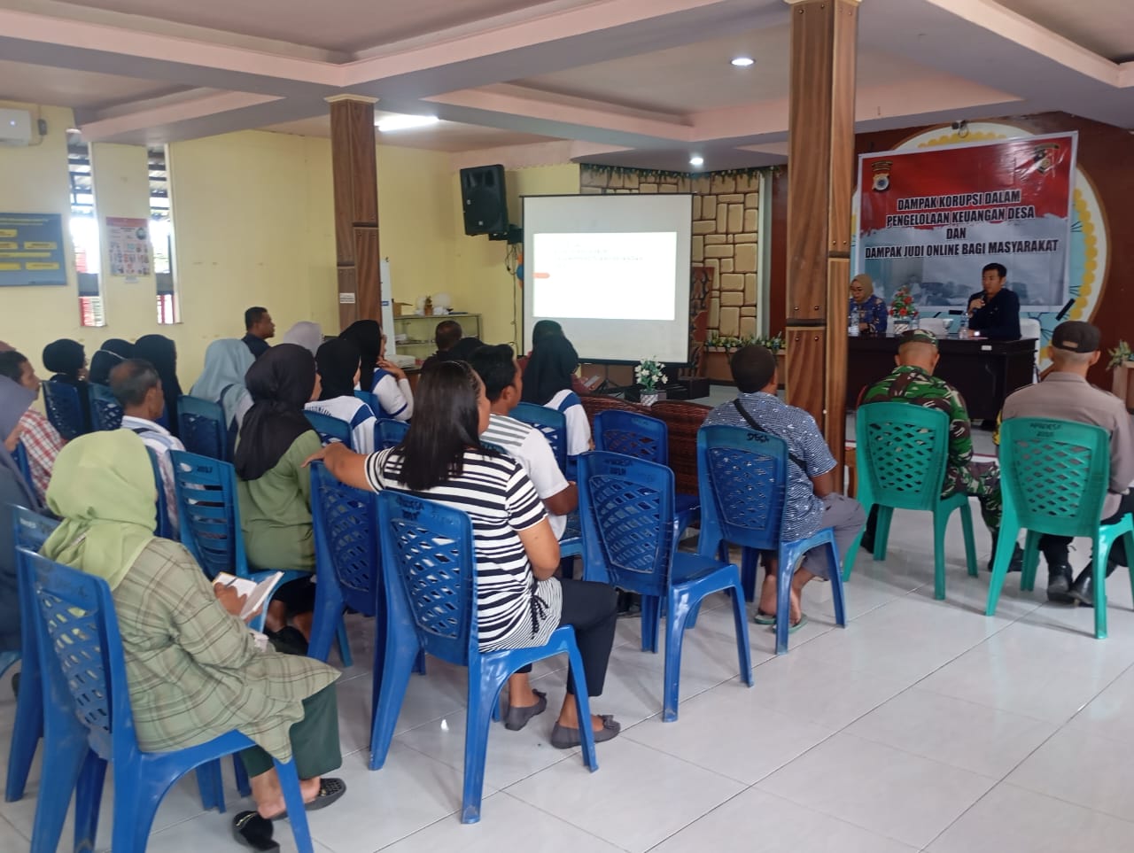 Sat Reskrim Polresta Ambon Sosialisasikan Dampak Korupsi dan Judi Online bagi Masyarakat di Desa Hunuth