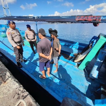 Personel Polair Ajak Warga di Pesisir Teluk Ambon Jaga Kamtibmas