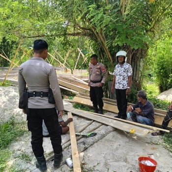 Satgas Binmas OMP Polres Buru Selatan Gelar Patroli Cooling System Sambangi Warga