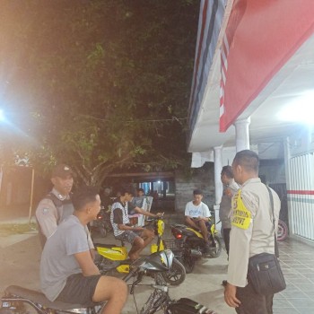 Pastikan Keamanan Warga Di Wilayah Hukumnya, Polsek Waisarisa Polres Seram Bagian Barat Gelar Patroli Malam.