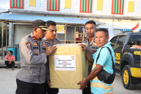 Peduli korban bencana kebakaran, Polres Kepulauan Tanimbar berikan bantuan kemanusiaan