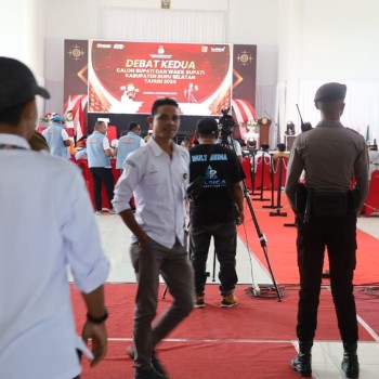 Polres Buru Selatan Laksanakan Pengamanan Debat Calon Bupati dan Wakil Bupati Kabupaten Buru Selatan Tahap Kedua