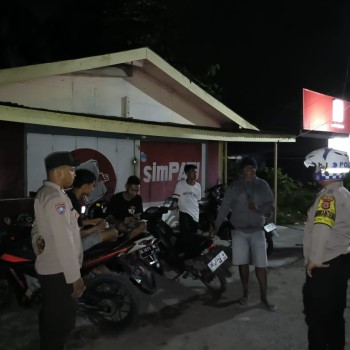 KRYD Polsek Waisarisa Tingkatkan Keamanan Pada Jam-Jam Rawan Pada Malam Hari.