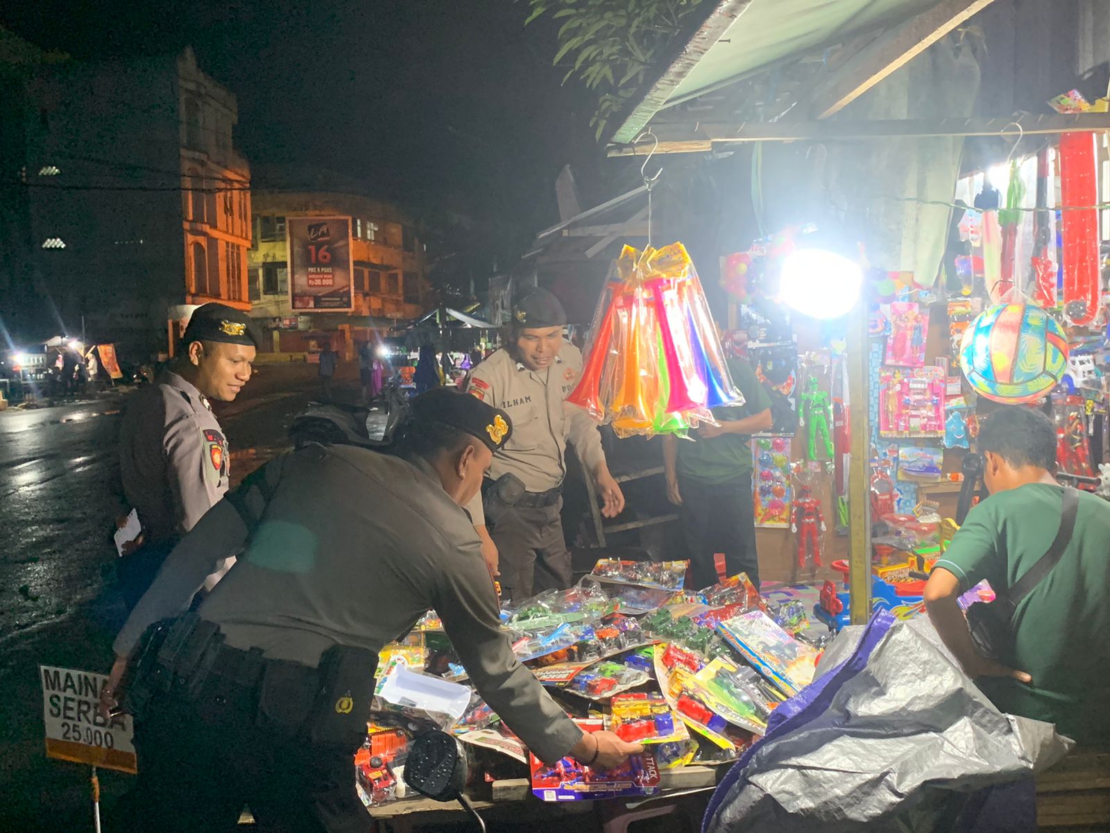 GIAT PATROLI DIALOGIS SAT SAMAPTA POLRESTA AMBON DI PASAR MARDIKA