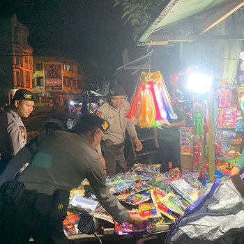 GIAT PATROLI DIALOGIS SAT SAMAPTA POLRESTA AMBON DI PASAR MARDIKA