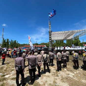 Ratusan Personel Polres Buru Amankan Kampanye Terbuka Di Lapangan Pattimura Kota Namlea Kab. Buru