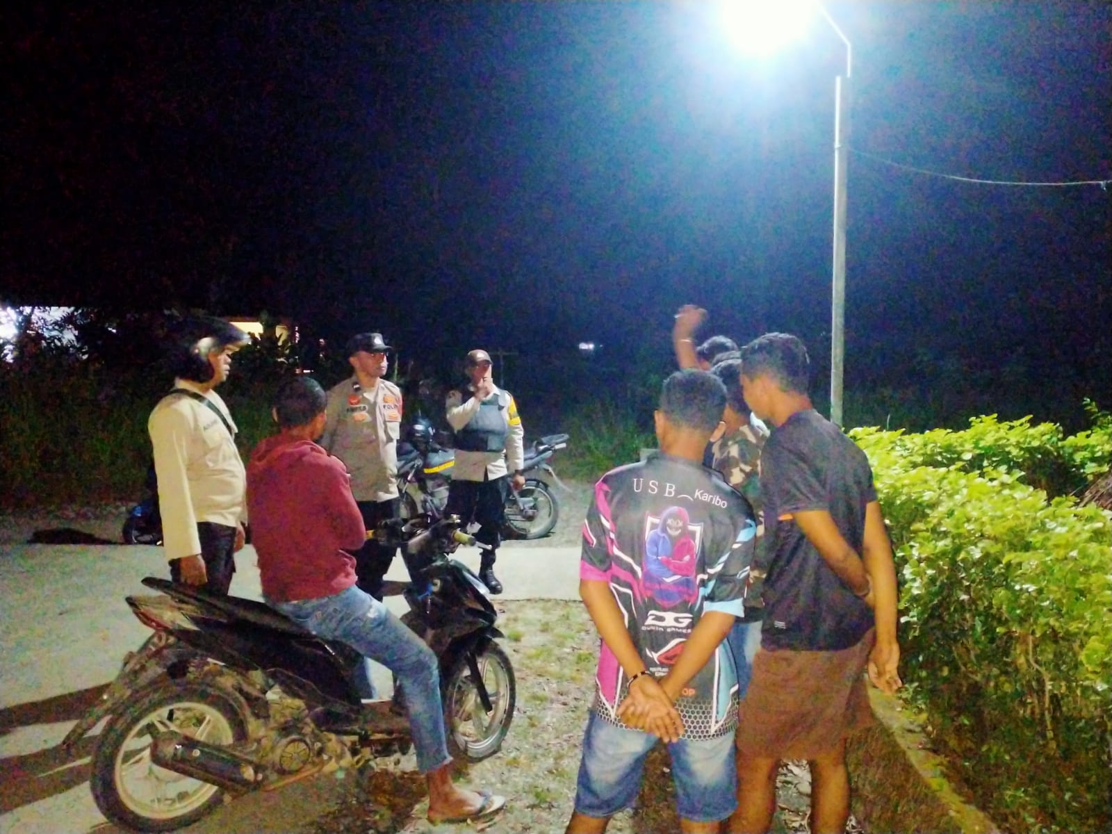 Patroli Malam Rutin Dalam Rangka Cipta Kondisi Di Wilayah Hukum Polsek Waisarisa.