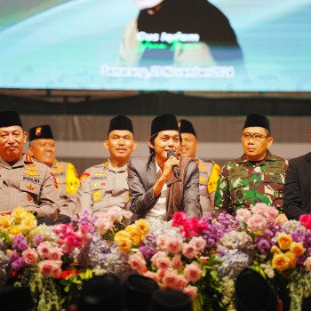 Kapolri dan Panglima TNI Hadiri Doa Lintas Agama Dalam Rangka Pilkada Serentak 2024 di Semarang