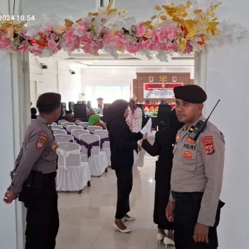 Polres Buru Selatan Amankan Rapat Paripurna Pelantikan Pimpinan DPRD Kabupaten Buru Selatan