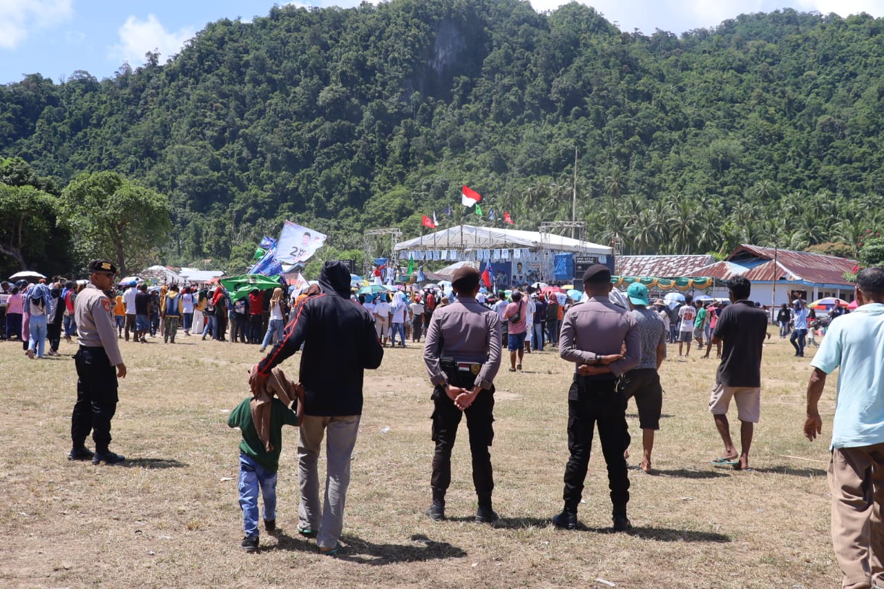 Polres Buru Selatan Amankan Kampanye Akbar Calon Bupati dan Wakil di Kec. Namrole