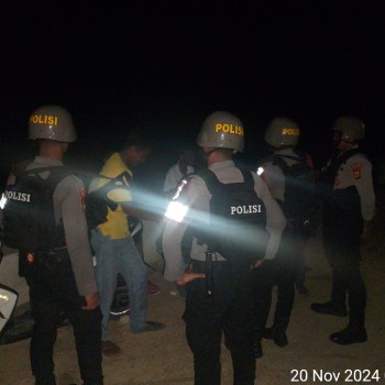 Patroli Malam Hari, Satuan Samapta Polres Kepulauan Aru Sisir Lokasi - Lokasi Tempat Yang Di Anggap Rawan Kamtibmas.