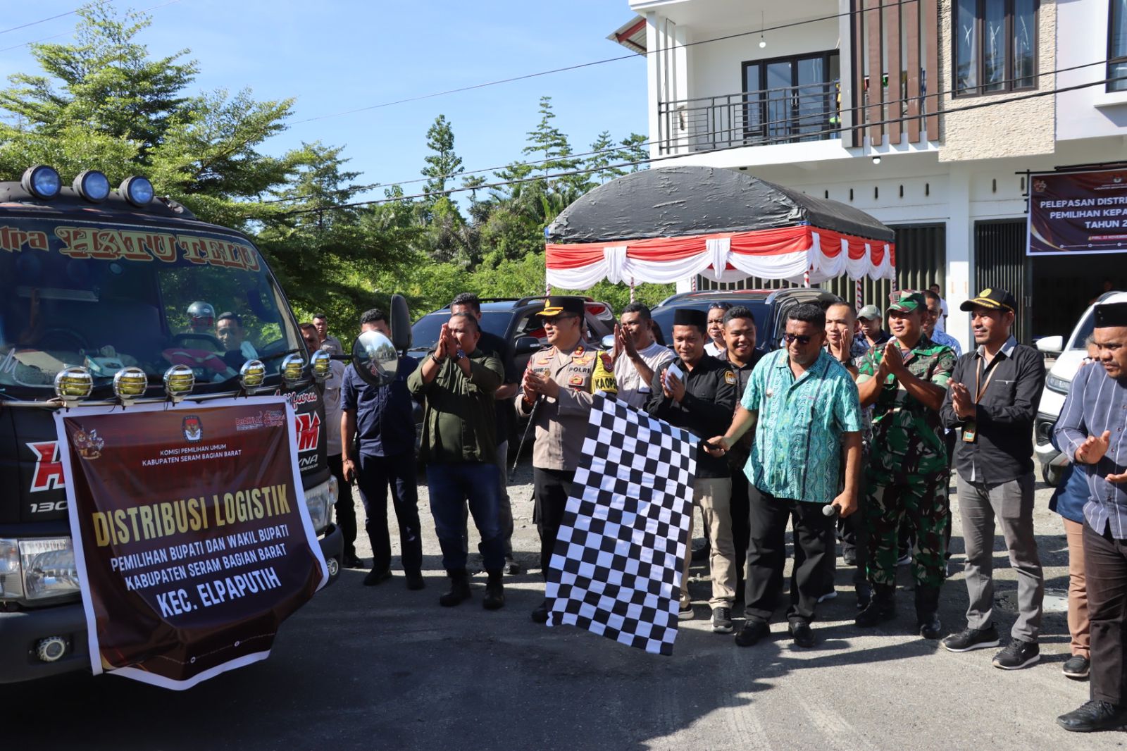 Hadiri Pergeseran Logistik Pilkada, Kapolres Minta Warga Jaga Kamtibmas