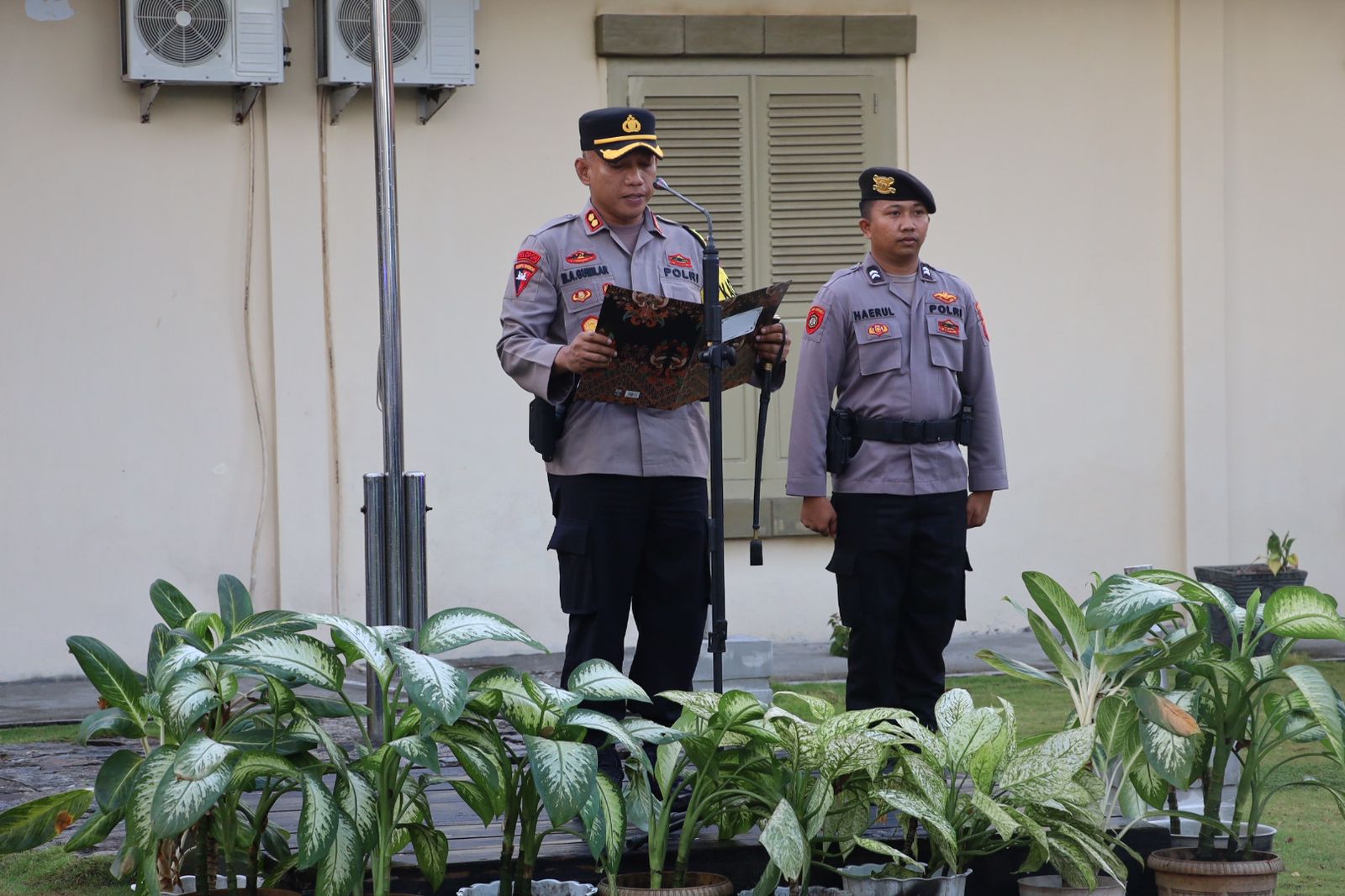 Polres Buru Selatan Laksanakan Apel Pergeseran Pasukan Pengamanan TPS Pilkada 2024