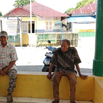Pastikan Situasi di Wilayah Binaan Aman Jelang Pemilukada, Bhabinkamtibmas Neg. Tial Laksanakan Colling Sistem