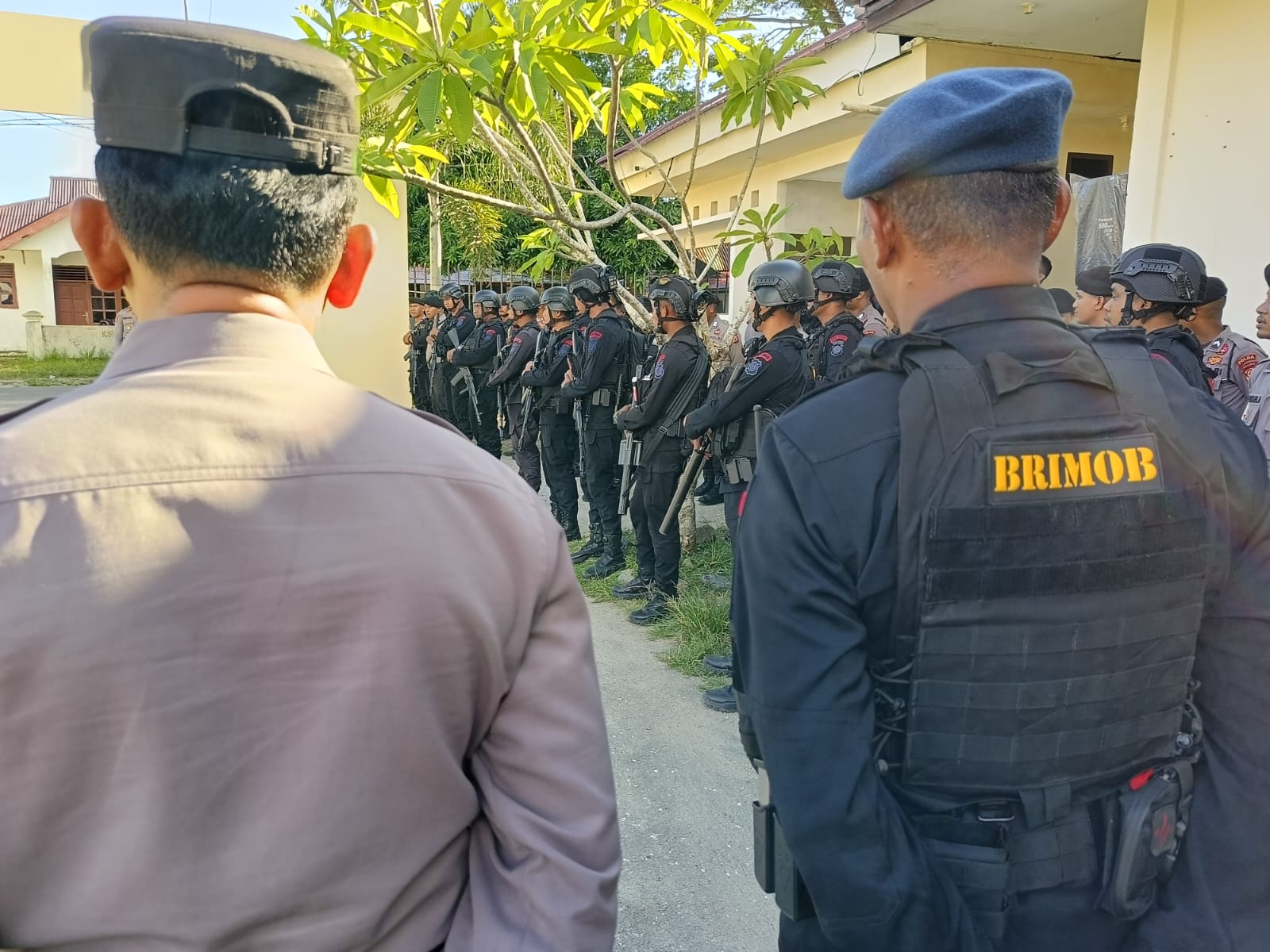 Personil Polres Buru Selatan Laksanakan Cooling System, Beri Imbauan agar Para Pendukung Paslon Tidak Melakukan Konvoi