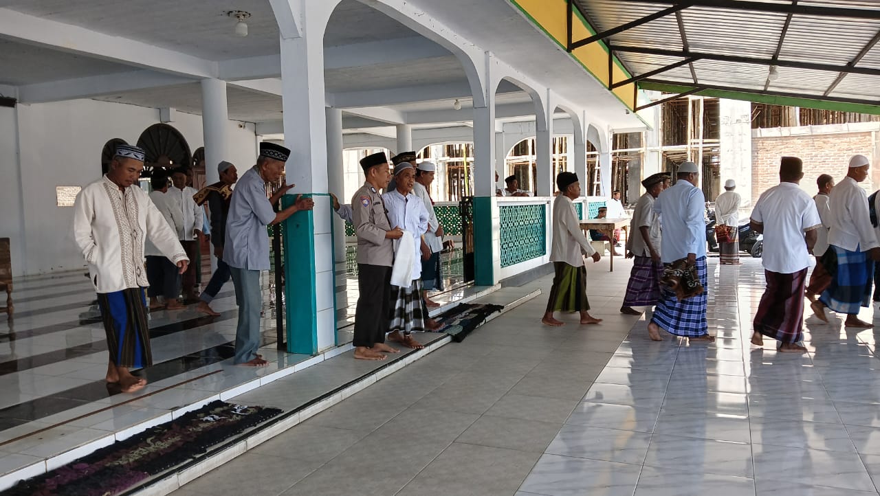 Memakmurkan Tempat Ibadah Sekaligus Pengamanan Ibadah Sholat Jum'at.