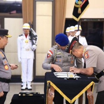 Polri Gelar Upacara Korps Raport Kenaikan Pangkat Pejabat Tinggi