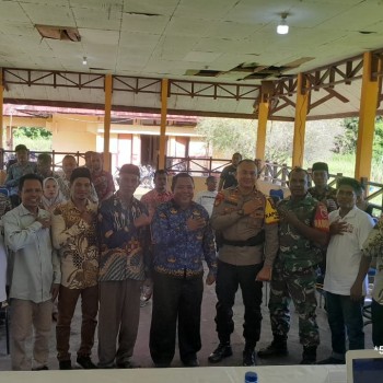 Pastikan Aman, Polsek Manipa Lakukan Pengamanan Rapat Pleno di PPK