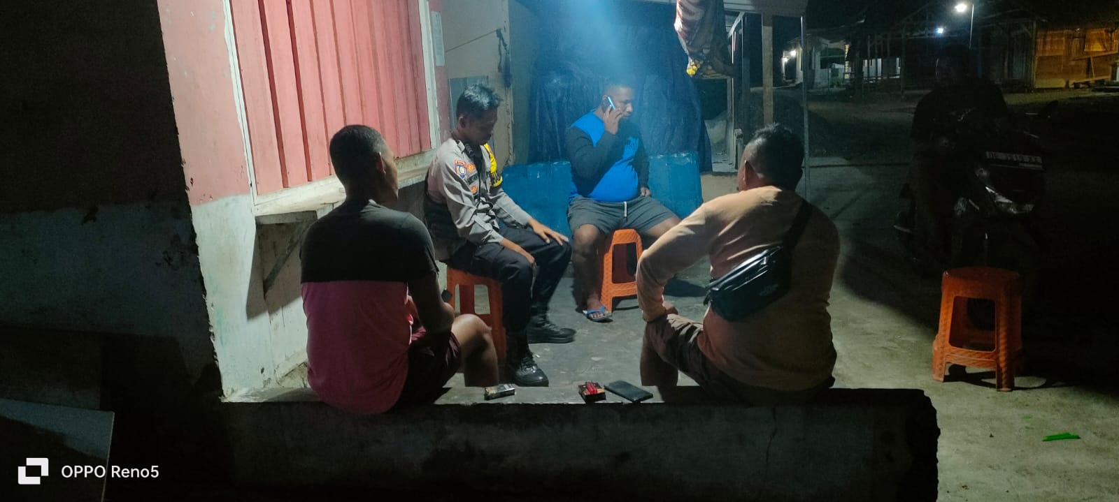 Bhabinkamtibmas Waelo Terus Melaksanakan Kegiatan Sambang Pasca Pemilukada di Kabupaten Buru